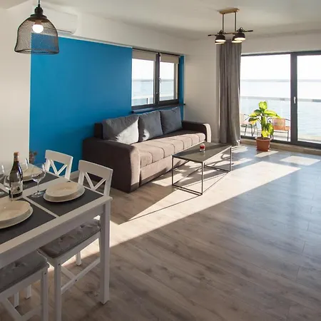 Blue By The Lake * Mamaia