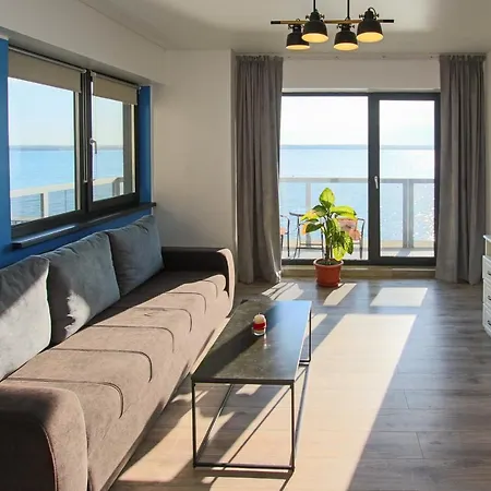 Blue By The Lake Apartment *